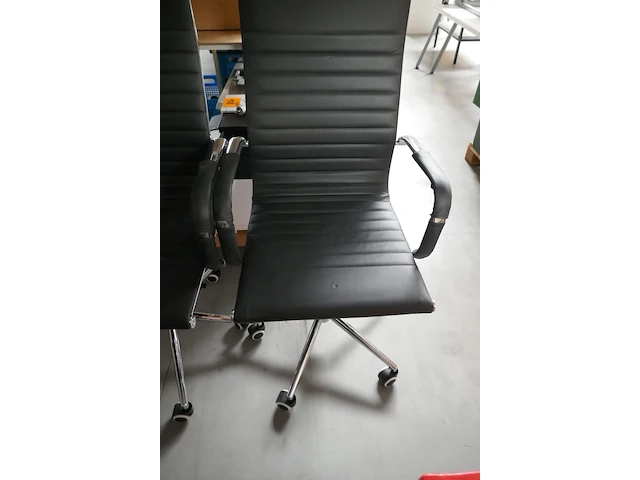 2 verzorgde bureelstoelen - afbeelding 11 van  12