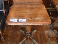 2 vierkante houten tafels - afbeelding 1 van  1