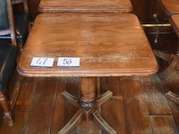 2 vierkante houten tafels - afbeelding 1 van  1