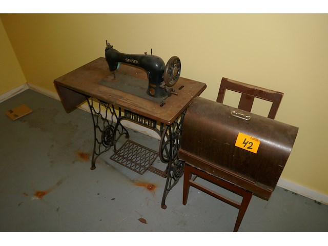 2 vintage naaimachines singer en ruby - afbeelding 1 van  6