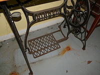 2 vintage naaimachines singer en ruby - afbeelding 3 van  6