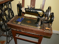 2 vintage naaimachines singer en ruby - afbeelding 4 van  6