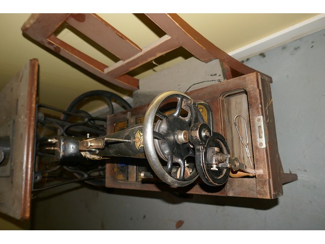 2 vintage naaimachines singer en ruby - afbeelding 5 van  6