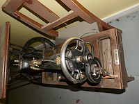 2 vintage naaimachines singer en ruby - afbeelding 5 van  6