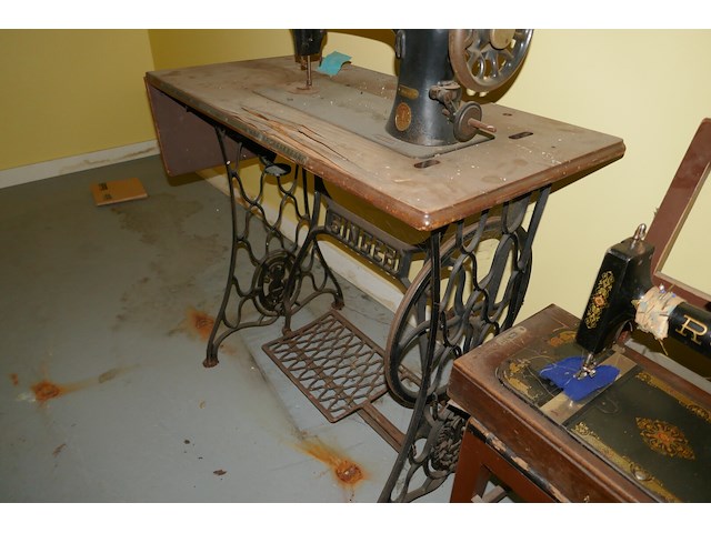 2 vintage naaimachines singer en ruby - afbeelding 6 van  6