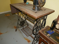 2 vintage naaimachines singer en ruby - afbeelding 6 van  6