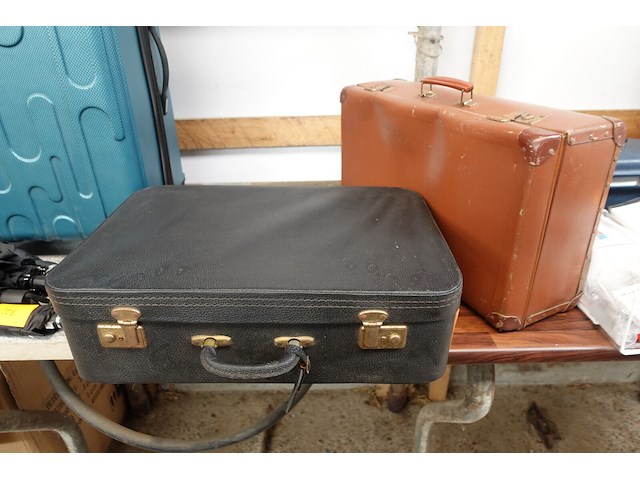 2 vintage valiezen - afbeelding 1 van  4