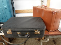 2 vintage valiezen - afbeelding 1 van  4