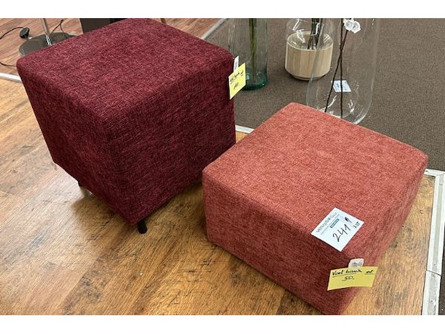 2 voetbankjes - afbeelding 3 van  10