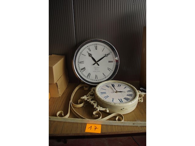2 wandklokken - afbeelding 1 van  1