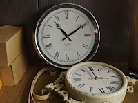 2 wandklokken - afbeelding 1 van  1