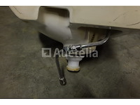 2 wastafels en 2 toiletten - afbeelding 2 van  10