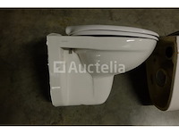 2 wastafels en 2 toiletten - afbeelding 5 van  10