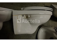 2 wastafels en 2 toiletten - afbeelding 8 van  10