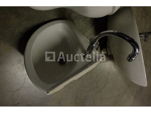 2 wastafels en 2 toiletten - afbeelding 10 van  10