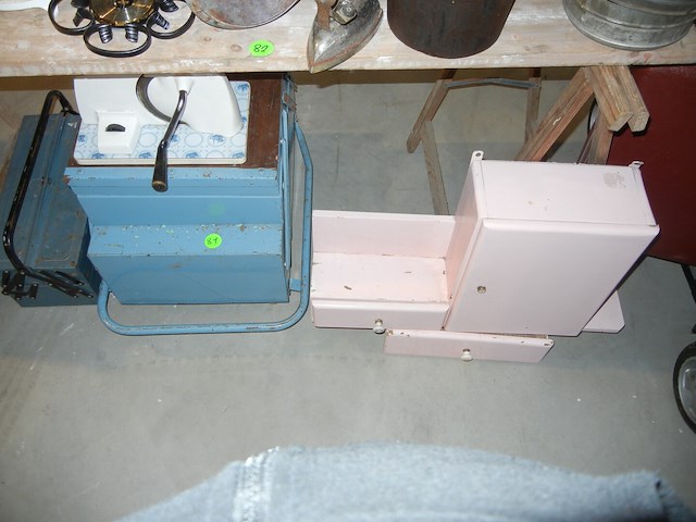 2 werkkoffers 1 kastje & vleessnijmachine - afbeelding 1 van  2