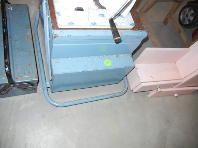 2 werkkoffers 1 kastje & vleessnijmachine - afbeelding 2 van  2