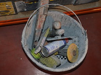 2 werkkoffers stanley met klein handgereedschap, transportkar op 4 wielen, 3 bouwhelmen, 3 mortelkuipen (10,11,12,13) - afbeelding 3 van  12