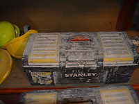 2 werkkoffers stanley met klein handgereedschap, transportkar op 4 wielen, 3 bouwhelmen, 3 mortelkuipen (10,11,12,13) - afbeelding 8 van  12