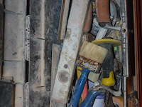 2 werkkoffers stanley met klein handgereedschap, transportkar op 4 wielen, 3 bouwhelmen, 3 mortelkuipen (10,11,12,13) - afbeelding 11 van  12