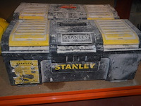 2 werkkoffers stanley met klein handgereedschap, transportkar op 4 wielen, 3 bouwhelmen, 3 mortelkuipen (10,11,12,13) - afbeelding 12 van  12