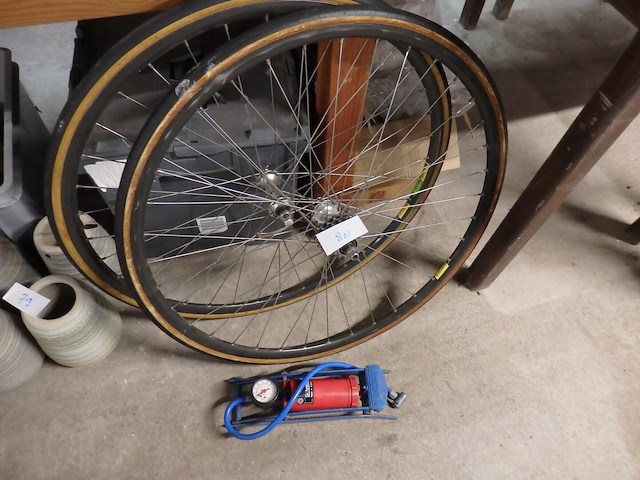 2 wielen mavic + pomp - afbeelding 1 van  1