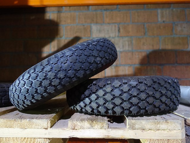 2 wielen voor bakwagen - afbeelding 1 van  12