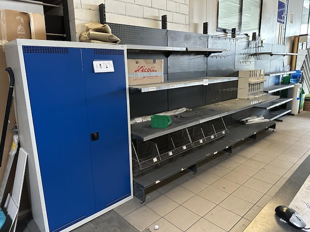 2 winkeldisplays +- l5m & l2m + archiefkast - afbeelding 1 van  6