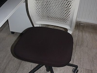 2 wit metalen rol ladeblokken, office bench sedus 4 personen 320x160 cm, 3 rolbureelstoelen met stoffen zit en pvc rug (54,57,58) - afbeelding 5 van  7