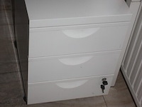 2 wit metalen rol ladeblokken, office bench sedus 4 personen 320x160 cm, 3 rolbureelstoelen met stoffen zit en pvc rug (54,57,58) - afbeelding 7 van  7