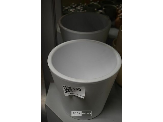 2 witten bloempotten h=23cm ø24 cm - afbeelding 2 van  2