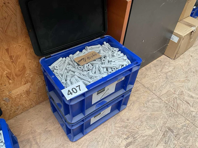 2 x afsluitbare boxen met pluggen - afbeelding 1 van  6