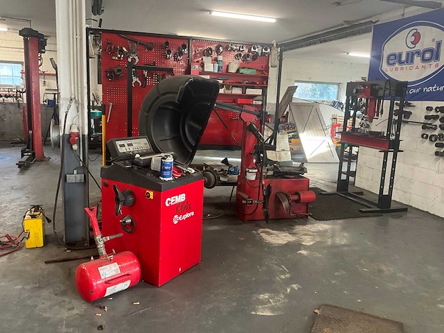 2 x banden balanceermachine met toebehoren - afbeelding 8 van  17