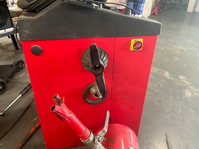 2 x banden balanceermachine met toebehoren - afbeelding 9 van  17