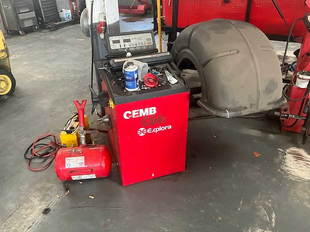 2 x banden balanceermachine met toebehoren - afbeelding 1 van  17