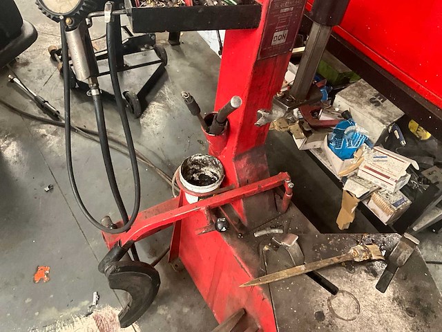 2 x banden balanceermachine met toebehoren - afbeelding 14 van  17