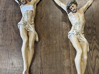 2 x beeldwerk jezus – christus genageld - afbeelding 1 van  3