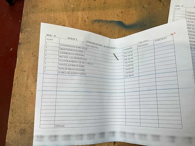 2 x blauwe bak met diverse onderdelen tandwielen, schijven, aandrijfas etc. zie lijst - afbeelding 5 van  5