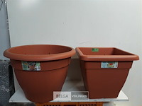 2 x bloempot 1 x55xh 40cm + 1 x 45x45xh 40 cm