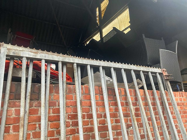 2 x bouwhek met palen - afbeelding 3 van  3