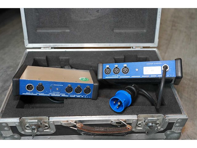 2 x dmx booster dynatec xlr 5 p in+link ( truss) - afbeelding 1 van  3