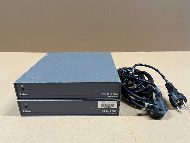 2 x extron p/2 da6 plus vga splitter - afbeelding 1 van  2