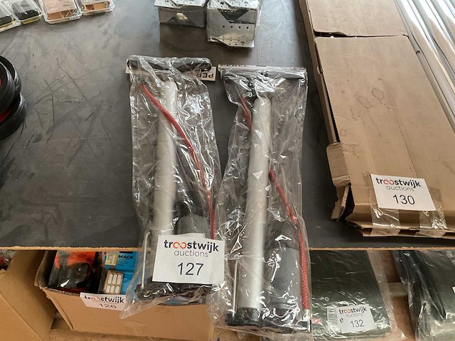 2 x fietspomp met manometer - afbeelding 1 van  6