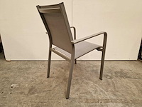 2 x garden prestige - alu stapelstoel firenze met armleuning warm grijs - afbeelding 3 van  5