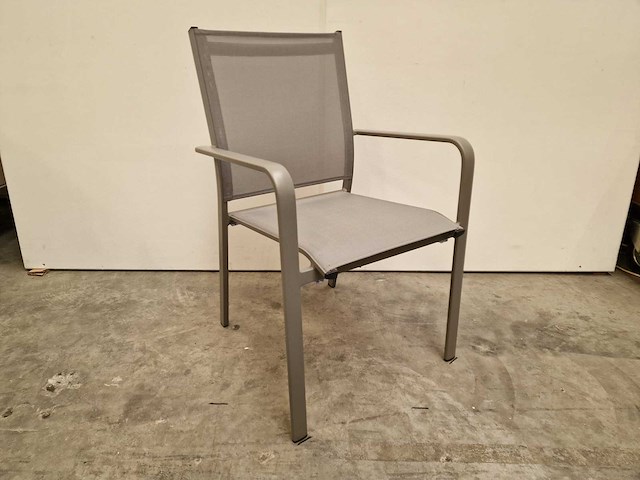 2 x garden prestige - alu stapelstoel firenze met armleuning warm grijs - afbeelding 1 van  5