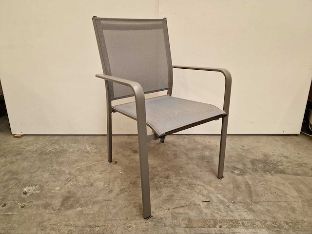 2 x garden prestige - alu stapelstoel firenze met armleuning warm grijs - afbeelding 2 van  5