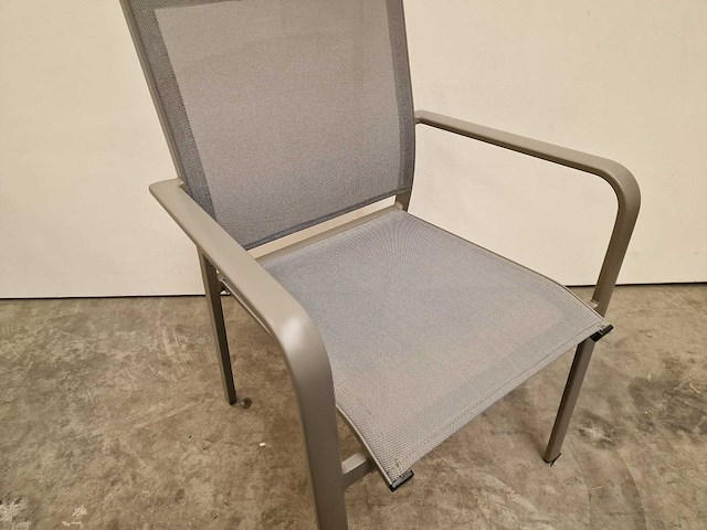 2 x garden prestige - alu stapelstoel firenze met armleuning warm grijs - afbeelding 5 van  5