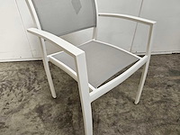 2 x garden prestige - alu stapelstoel namur met armleuning wit - lichtgrijs - afbeelding 4 van  4