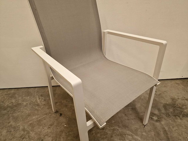 2 x garden prestige - alu stapelstoel napoli met armleuning wit - lichtgrijs - afbeelding 4 van  4