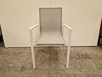 2 x garden prestige - alu stapelstoel napoli met armleuning wit - lichtgrijs - afbeelding 3 van  4